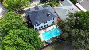 Grand 6BR 2,5BA Holiday Home with Pool, Grill & Game Room
